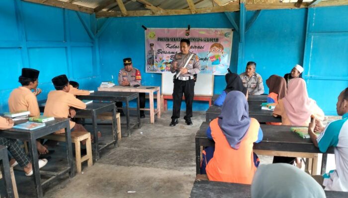 Program Polsek Menyapa Sekolah Bangun Karakter Pelajar Sekotong