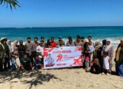 Momentum HUT Ke-79 Bhayangkara Satsamapta Polres Bima Menggelar Aksi Bersih-bersih Pantai