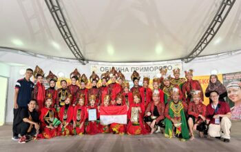 Harumkan Nama Bangsa Indonesia SMA Labschool Kebayoran Sabet Juara Umum di Festival Folklore Internasional ke-21