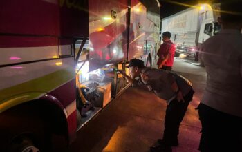 KMP Surya 777 Tiba di Lembar, Polisi Pastikan Proses Bongkaran Aman