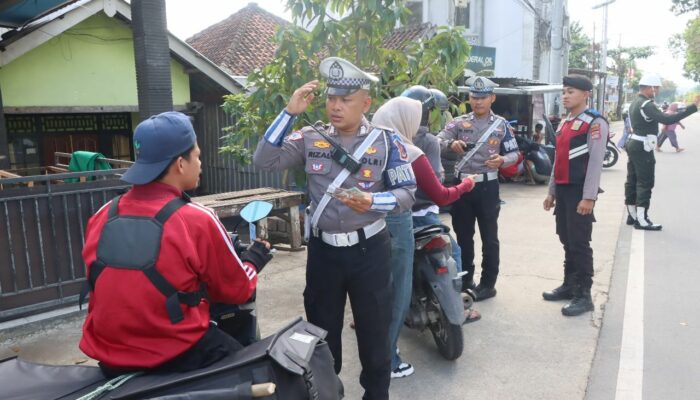 Keselamatan Berlalu Lintas Ditingkatkan: Polres Lombok Barat Gelar Operasi Patuh Perdana