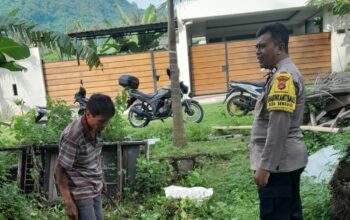Dukung Ketahanan Pangan, Bhabinkamtibmas Ajak Warga Krandangan Bertani dan Beternak