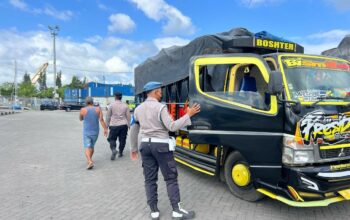 Polsek Kawasan Pelabuhan Lembar Jaga Kelancaran Arus Logistik dari Surabaya